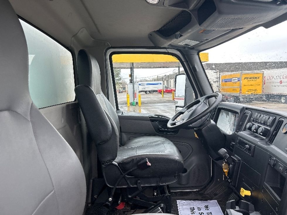 Medium Duty Box Truck-Light and Medium Duty Trucks-International-2022-MV607-Des Moines-IA-118,993\n\t\tmiles-$ 66,000 - Image 22