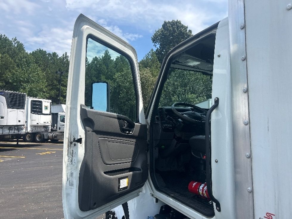Medium Duty Box Truck-Light and Medium Duty Trucks-International-2022-MV607-Duluth-GA-356,880\n\t\tmiles-$ 23,250 - Image 16