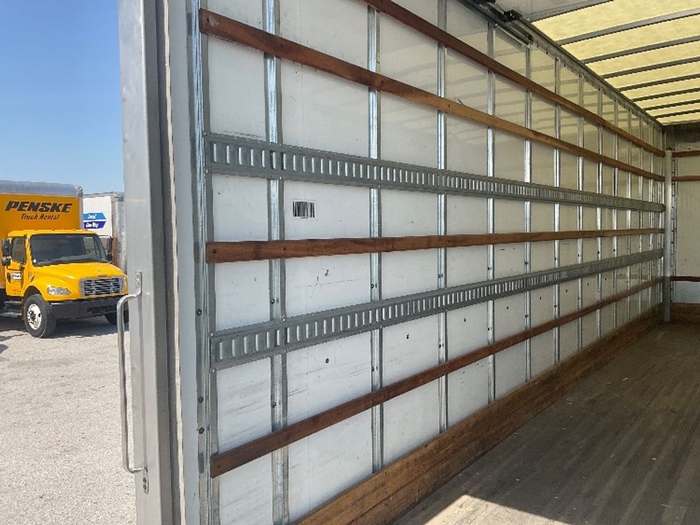 Medium Duty Box Truck-Light and Medium Duty Trucks-International-2022-MV607-Earth City-MO-121,669\n\t\tmiles-$ 71,250 - Image 11