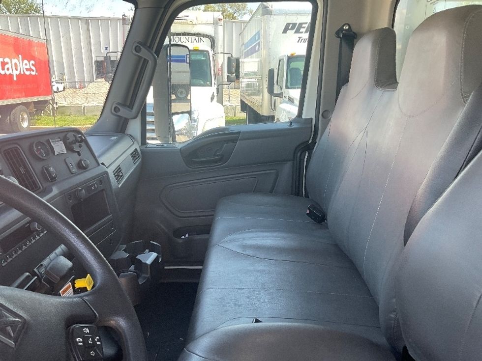 Medium Duty Box Truck-Light and Medium Duty Trucks-International-2022-MV607-Earth City-MO-121,669\n\t\tmiles-$ 71,250 - Image 19