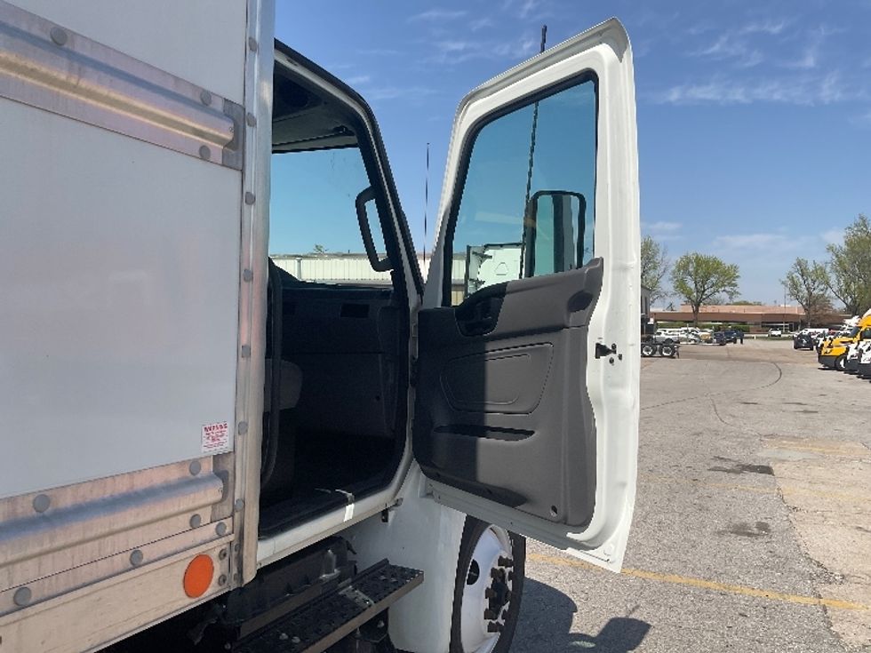 Medium Duty Box Truck-Light and Medium Duty Trucks-International-2022-MV607-Earth City-MO-121,669\n\t\tmiles-$ 71,250 - Image 20