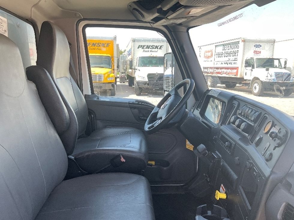 Medium Duty Box Truck-Light and Medium Duty Trucks-International-2022-MV607-Earth City-MO-121,669\n\t\tmiles-$ 71,250 - Image 22
