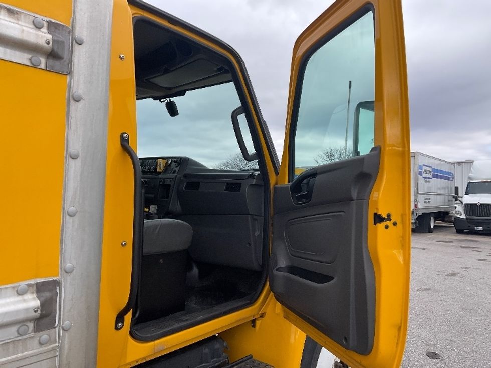 Medium Duty Box Truck-Light and Medium Duty Trucks-International-2022-MV607-Earth City-MO-224,186\n\t\tmiles-$ 44,000 - Image 20