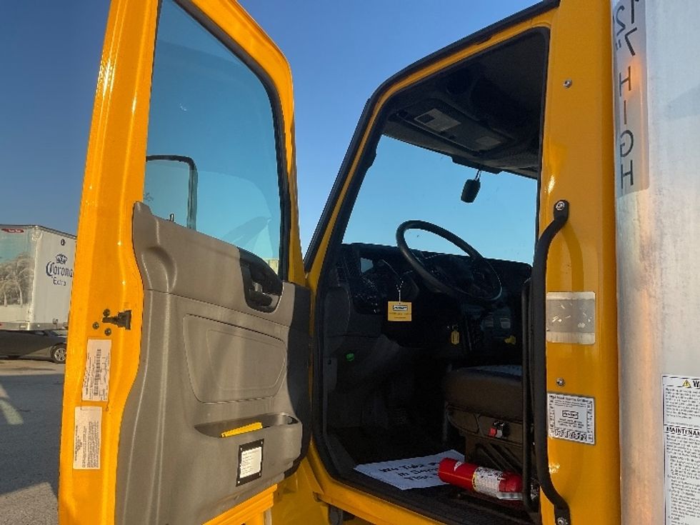 Medium Duty Box Truck-Light and Medium Duty Trucks-International-2022-MV607-Earth City-MO-234,537\n\t\tmiles-$ 38,500 - Image 16