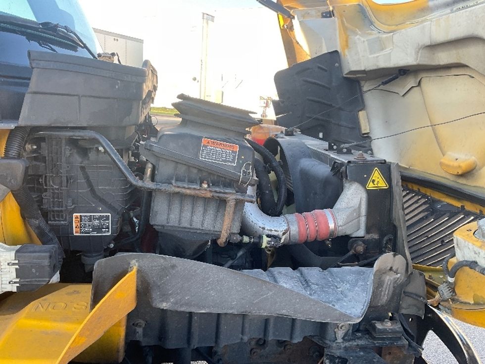 Medium Duty Box Truck-Light and Medium Duty Trucks-International-2022-MV607-Earth City-MO-234,537\n\t\tmiles-$ 38,500 - Image 23