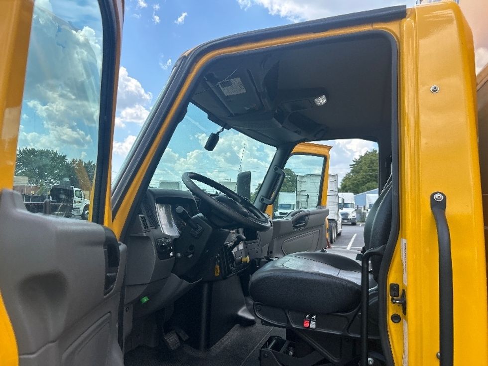 Medium Duty Box Truck-Light and Medium Duty Trucks-International-2022-MV607-Earth City-MO-243,657\n\t\tmiles-$ 36,750 - Image 16