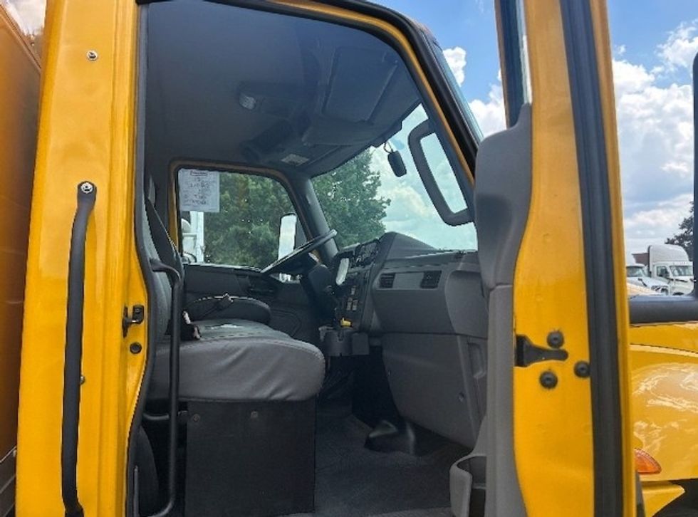 Medium Duty Box Truck-Light and Medium Duty Trucks-International-2022-MV607-Earth City-MO-243,657\n\t\tmiles-$ 36,750 - Image 22