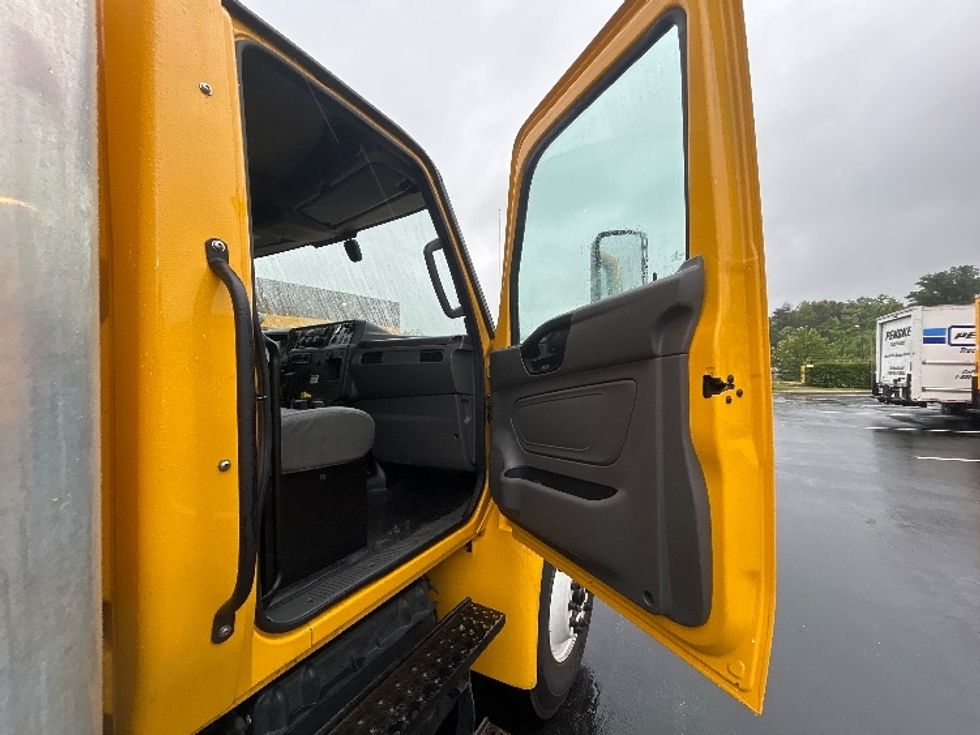 Medium Duty Box Truck-Light and Medium Duty Trucks-International-2022-MV607-Eden-MD-245,999\n\t\tmiles-$ 37,750 - Image 20