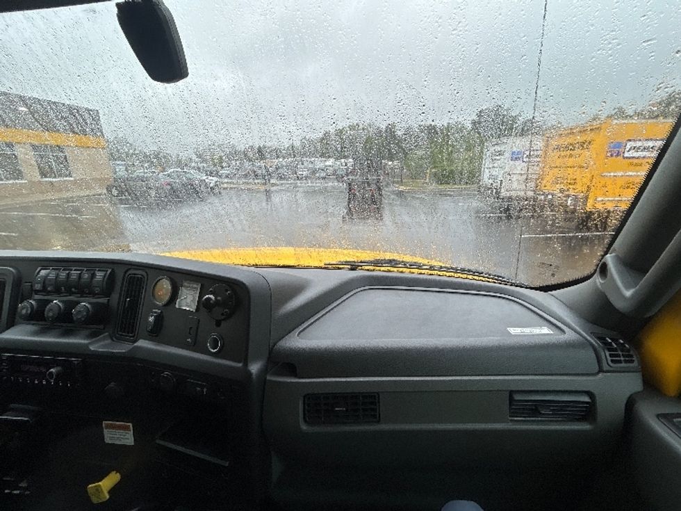 Medium Duty Box Truck-Light and Medium Duty Trucks-International-2022-MV607-Eden-MD-245,999\n\t\tmiles-$ 37,750 - Image 21