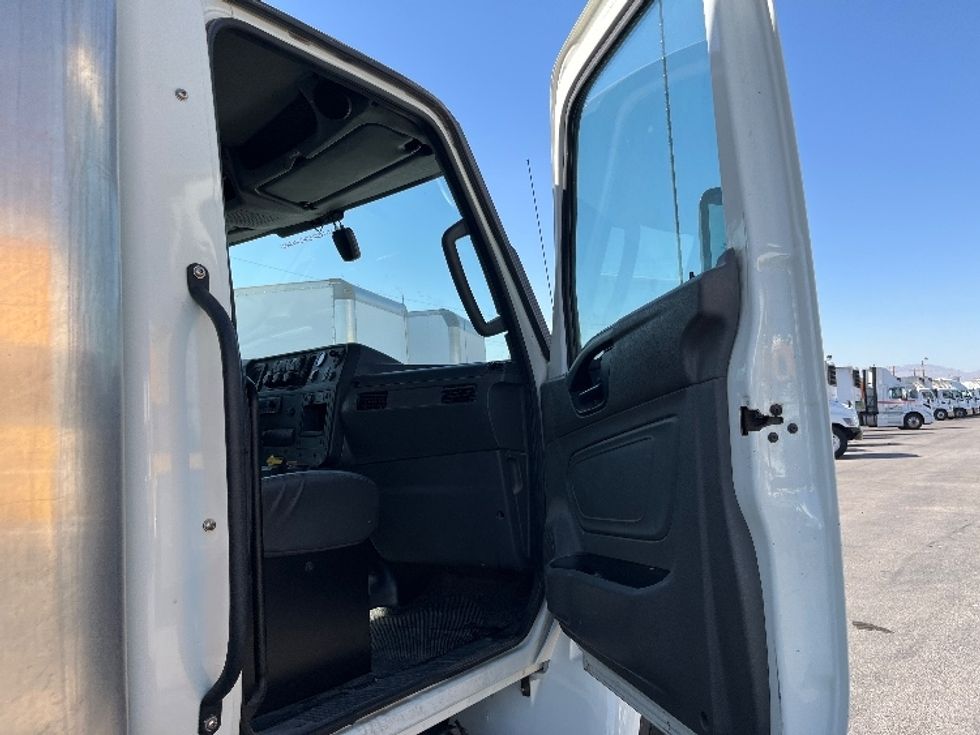 Medium Duty Box Truck-Light and Medium Duty Trucks-International-2022-MV607-El Paso-TX-194,336\n\t\tmiles-$ 55,000 - Image 20