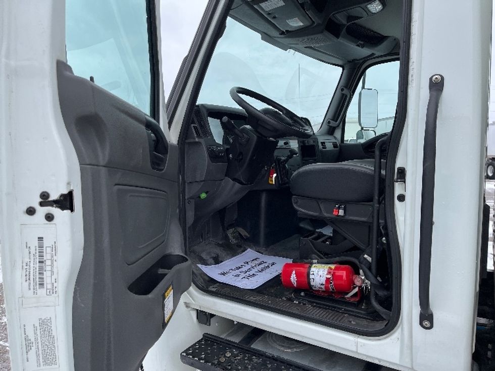Medium Duty Box Truck-Light and Medium Duty Trucks-International-2022-MV607-Elkhart-IN-57,761\n\t\tmiles-$ 69,250 - Image 16