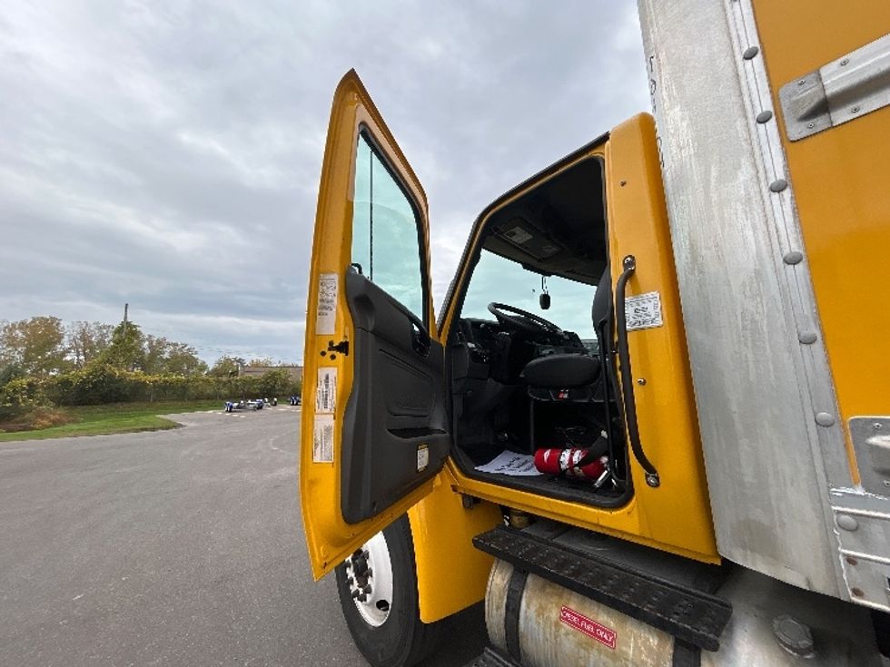 Medium Duty Box Truck-Light and Medium Duty Trucks-International-2022-MV607-Elmira-NY-281,476\n\t\tmiles-$ 33,500 - Image 15
