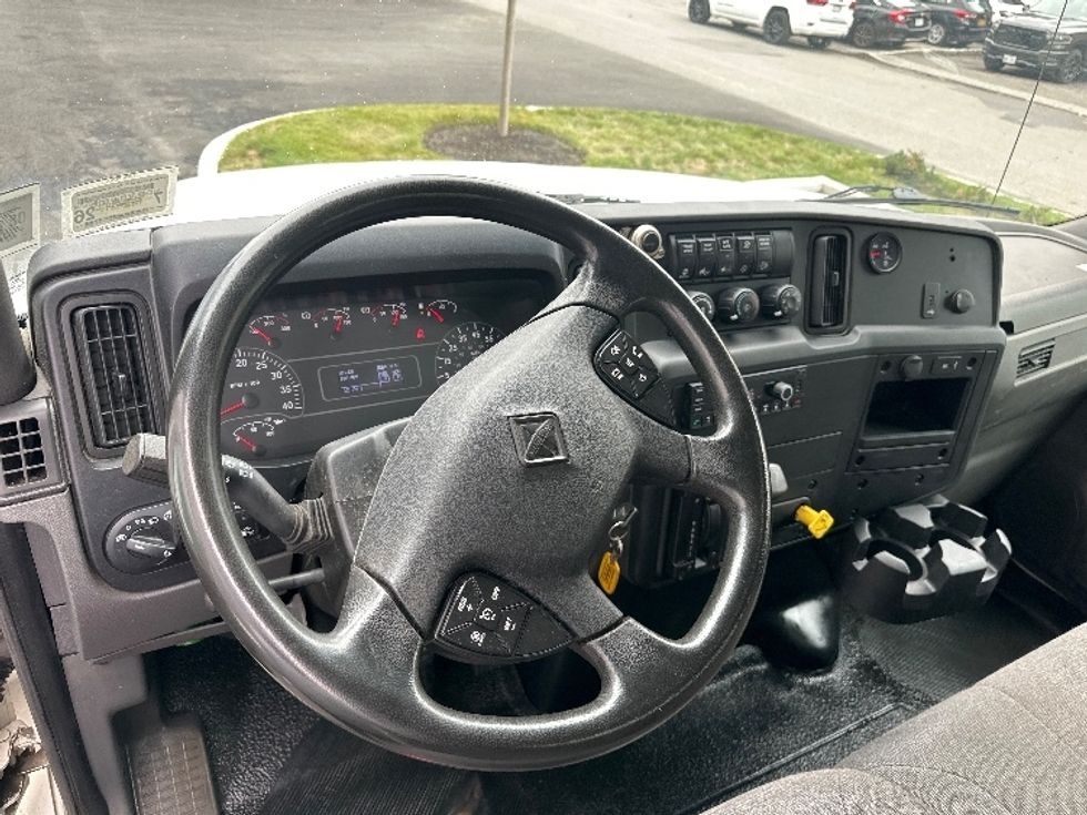 Medium Duty Box Truck-Light and Medium Duty Trucks-International-2022-MV607-Elmsford-NY-107,341\n\t\tmiles-$ 76,000 - Image 17