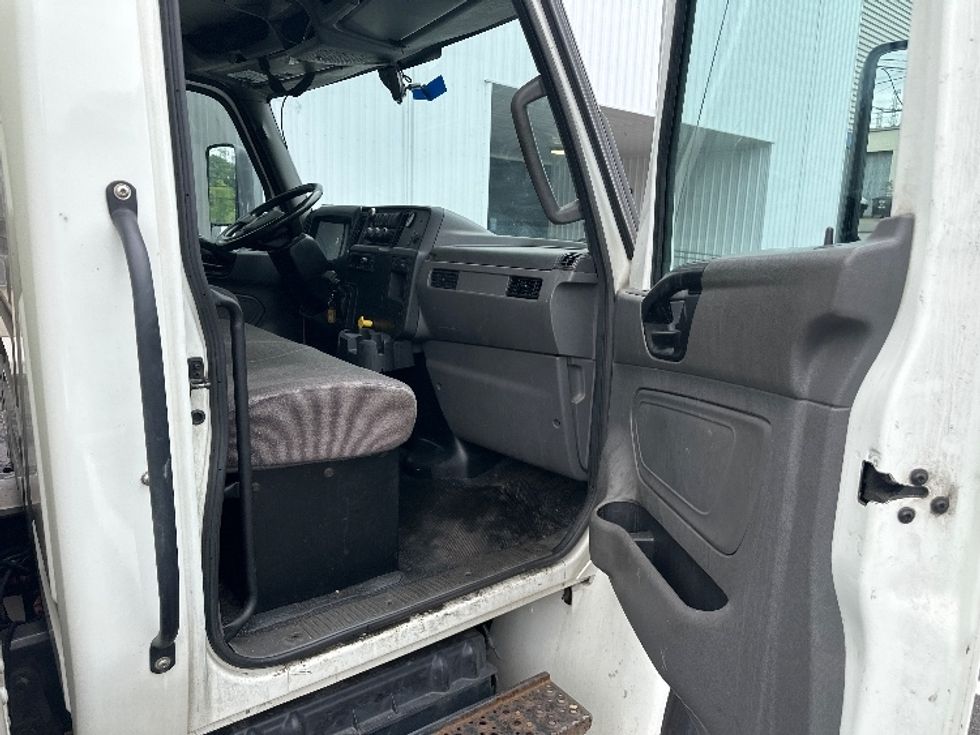 Medium Duty Box Truck-Light and Medium Duty Trucks-International-2022-MV607-Elmsford-NY-107,341\n\t\tmiles-$ 76,000 - Image 20