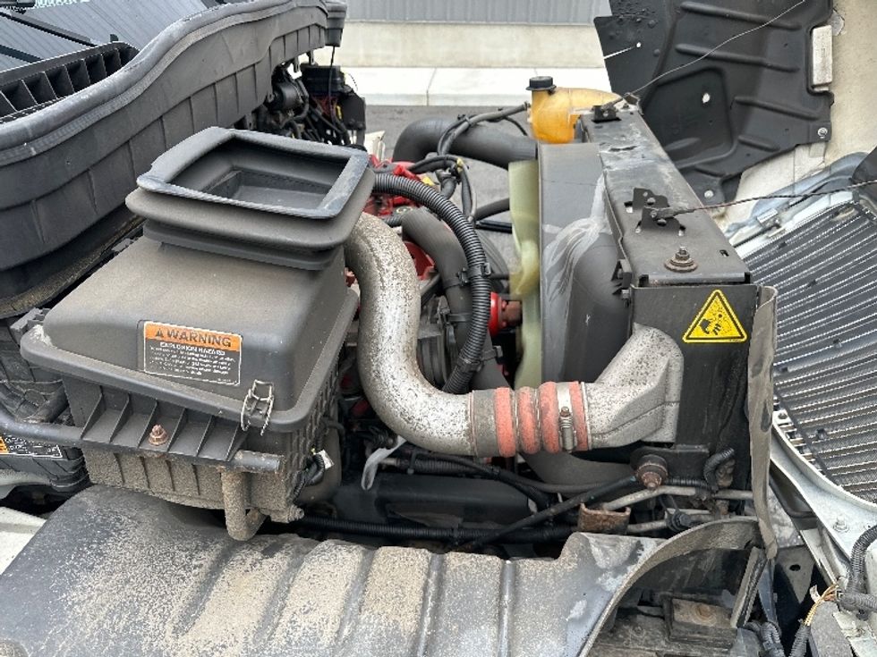 Medium Duty Box Truck-Light and Medium Duty Trucks-International-2022-MV607-Elmsford-NY-107,341\n\t\tmiles-$ 76,000 - Image 23