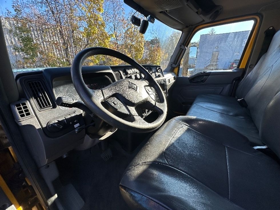 Medium Duty Box Truck-Light and Medium Duty Trucks-International-2022-MV607-Elmsford-NY-209,056\n\t\tmiles-$ 47,750 - Image 17