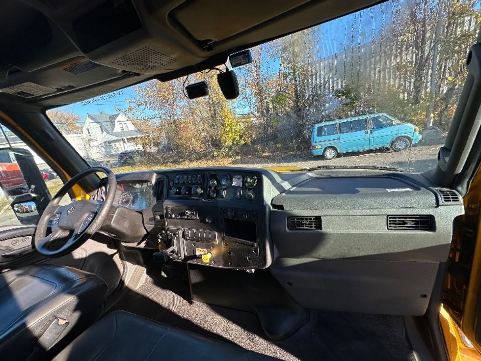 Medium Duty Box Truck-Light and Medium Duty Trucks-International-2022-MV607-Elmsford-NY-209,056\n\t\tmiles-$ 47,750 - Image 21