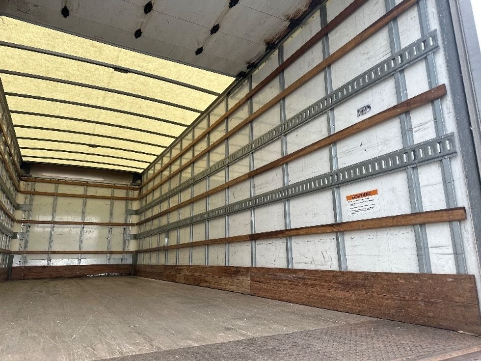 Medium Duty Box Truck-Light and Medium Duty Trucks-International-2022-MV607-Elmsford-NY-211,111\n\t\tmiles-$ 48,250 - Image 12