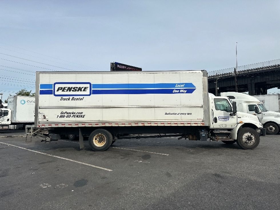 Medium Duty Box Truck-Light and Medium Duty Trucks-International-2022-MV607-Elmsford-NY-211,111\n\t\tmiles-$ 48,250 - Image 15