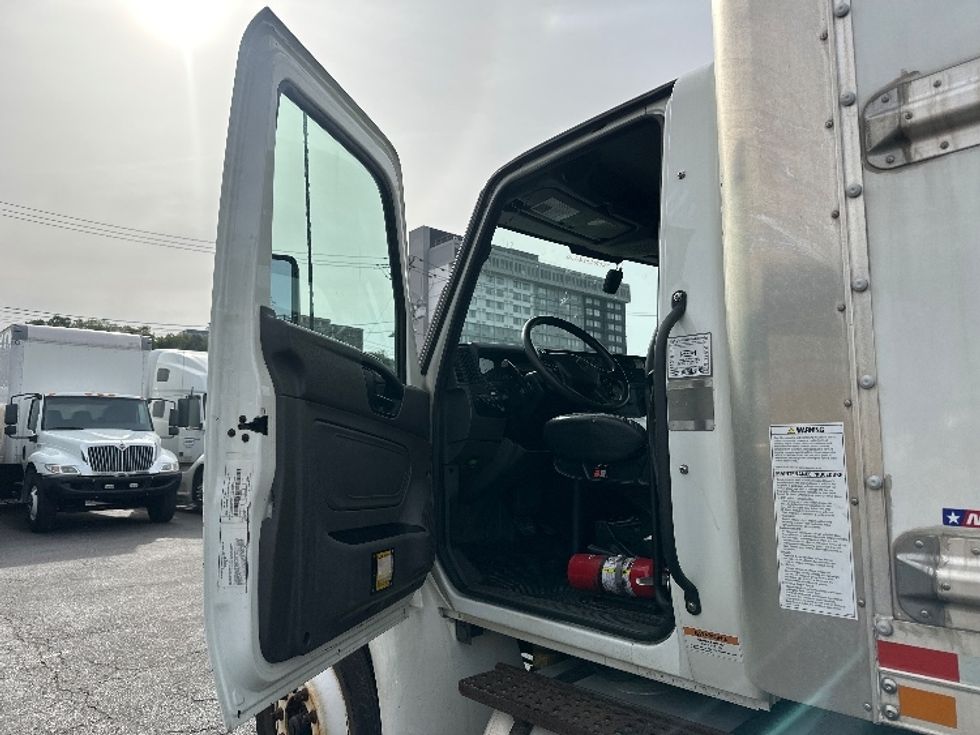 Medium Duty Box Truck-Light and Medium Duty Trucks-International-2022-MV607-Elmsford-NY-211,111\n\t\tmiles-$ 48,250 - Image 16