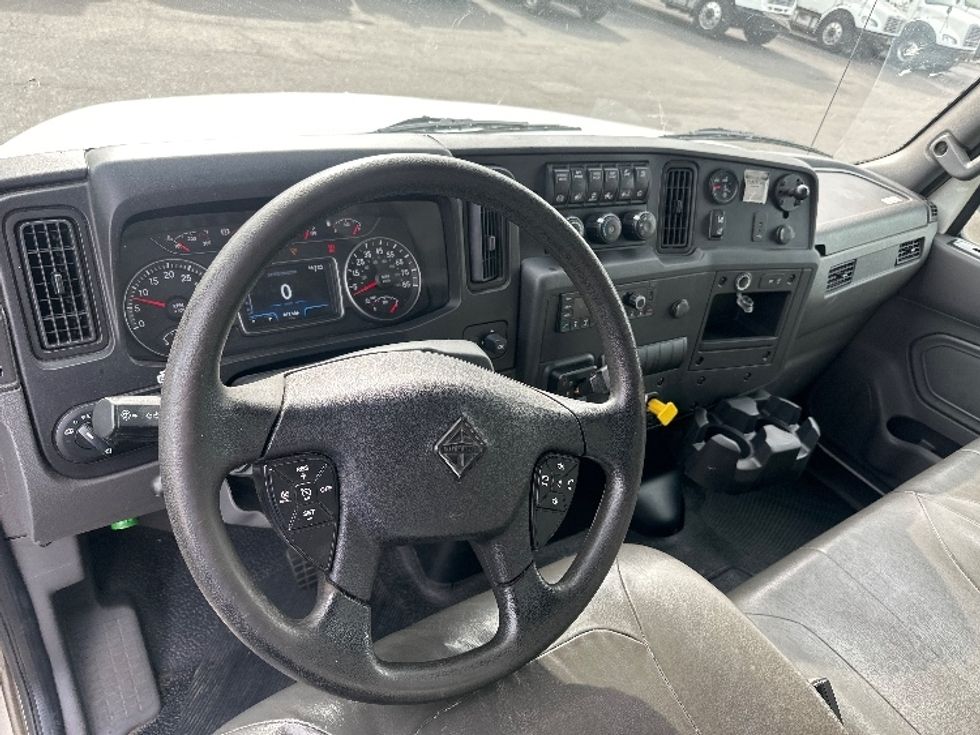 Medium Duty Box Truck-Light and Medium Duty Trucks-International-2022-MV607-Elmsford-NY-211,111\n\t\tmiles-$ 48,250 - Image 17