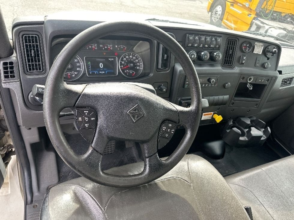 Medium Duty Box Truck-Light and Medium Duty Trucks-International-2022-MV607-Elmsford-NY-211,111\n\t\tmiles-$ 48,250 - Image 18