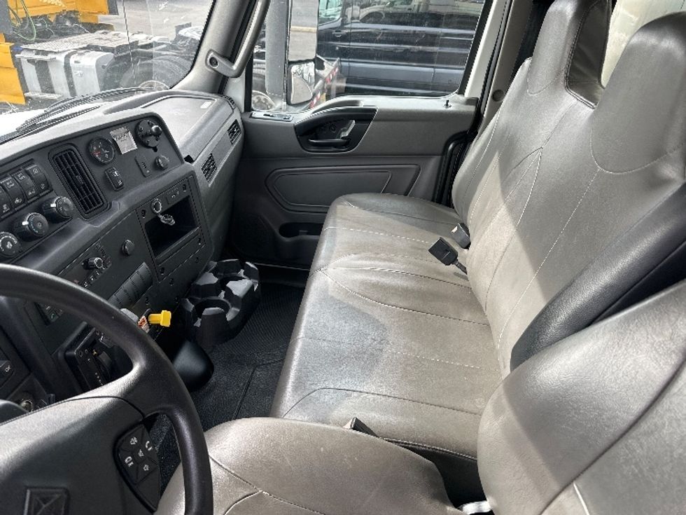 Medium Duty Box Truck-Light and Medium Duty Trucks-International-2022-MV607-Elmsford-NY-211,111\n\t\tmiles-$ 48,250 - Image 19