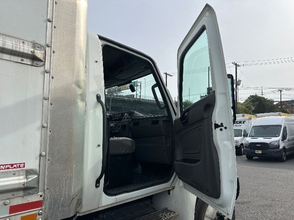 Medium Duty Box Truck-Light and Medium Duty Trucks-International-2022-MV607-Elmsford-NY-211,111\n\t\tmiles-$ 48,250 - Image 20