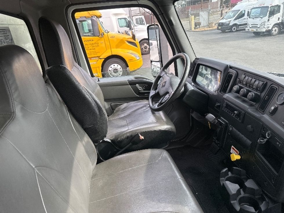 Medium Duty Box Truck-Light and Medium Duty Trucks-International-2022-MV607-Elmsford-NY-211,111\n\t\tmiles-$ 48,250 - Image 22
