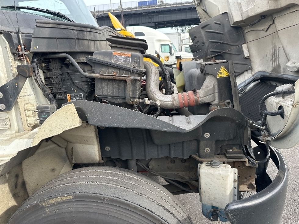 Medium Duty Box Truck-Light and Medium Duty Trucks-International-2022-MV607-Elmsford-NY-211,111\n\t\tmiles-$ 48,250 - Image 23