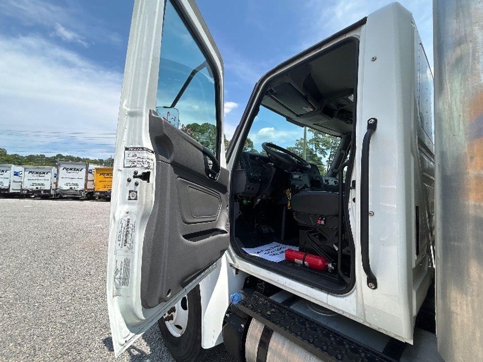 Medium Duty Box Truck-Light and Medium Duty Trucks-International-2022-MV607-Fayetteville-NC-48,137\n\t\tmiles-$ 72,250 - Image 16