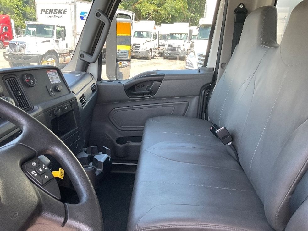 Medium Duty Box Truck-Light and Medium Duty Trucks-International-2022-MV607-Fitchburg-MA-106,307\n\t\tmiles-$ 53,000 - Image 18