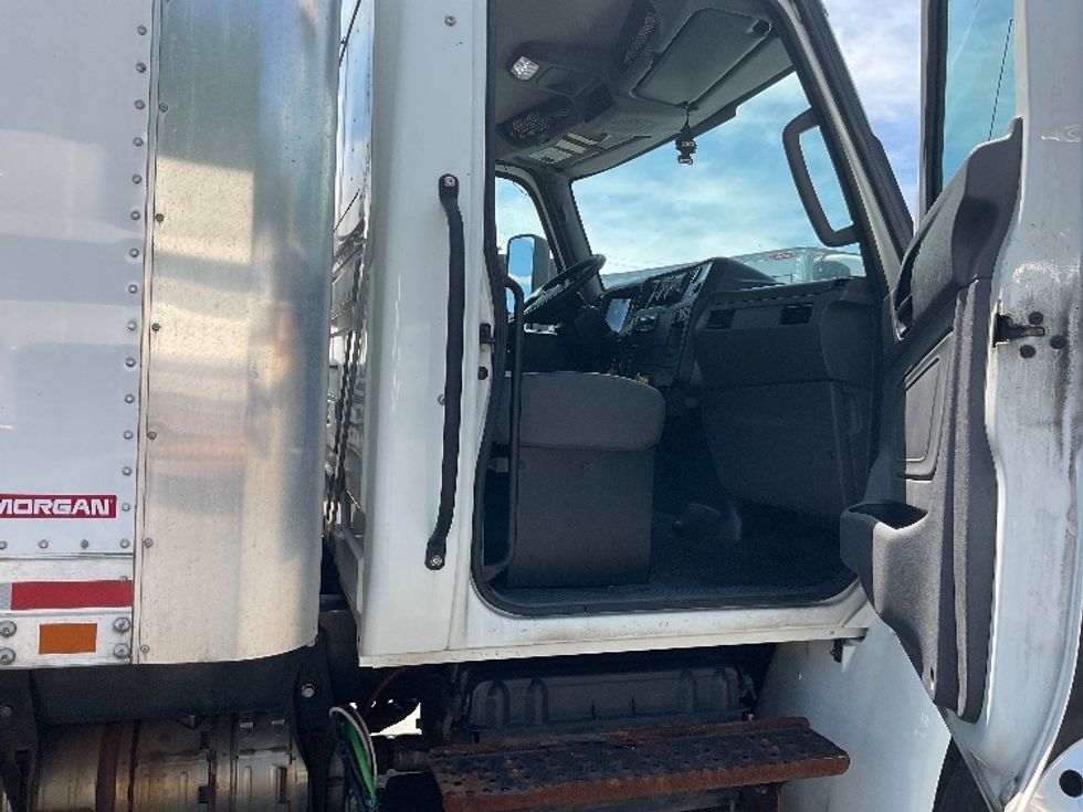 Medium Duty Box Truck-Light and Medium Duty Trucks-International-2022-MV607-Fitchburg-MA-106,307\n\t\tmiles-$ 53,000 - Image 19