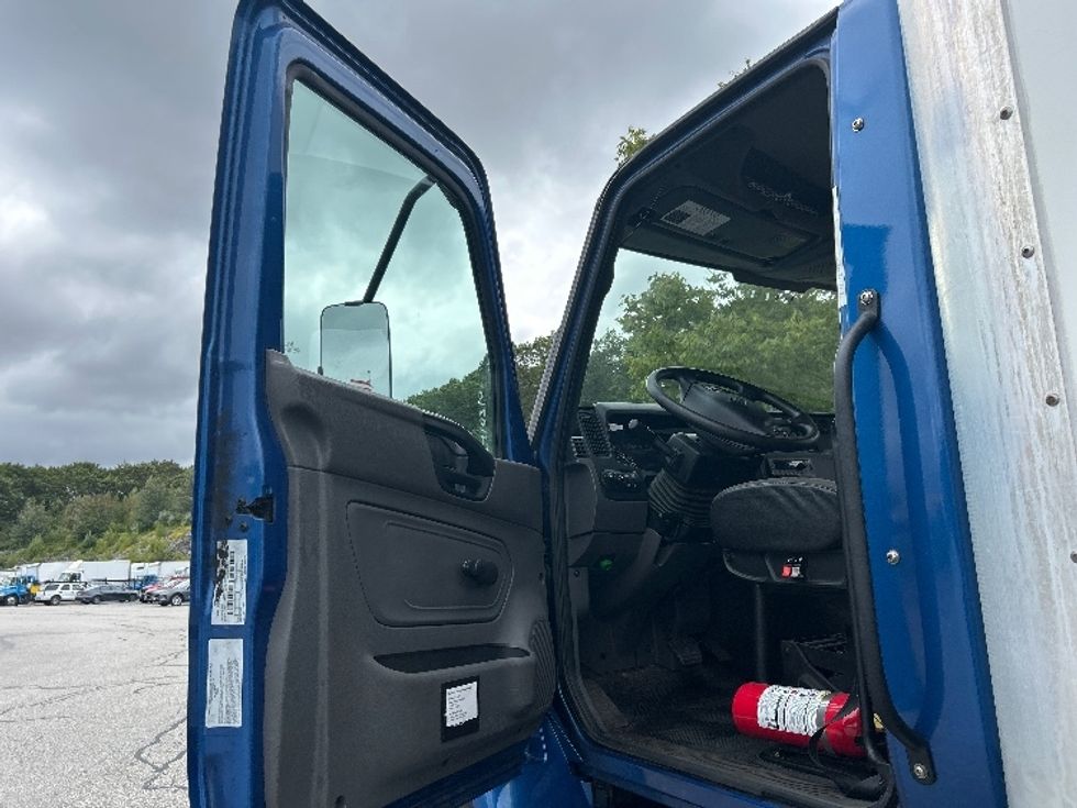 Medium Duty Box Truck-Light and Medium Duty Trucks-International-2022-MV607-Fitchburg-MA-166,920\n\t\tmiles-$ 53,250 - Image 16