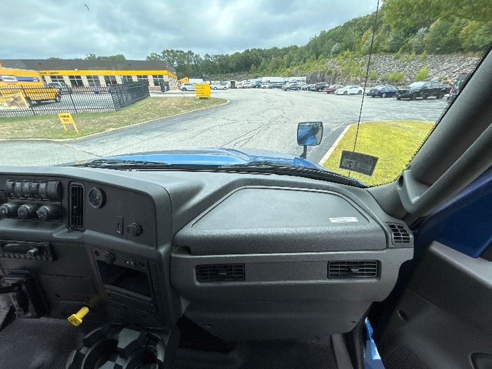 Medium Duty Box Truck-Light and Medium Duty Trucks-International-2022-MV607-Fitchburg-MA-166,920\n\t\tmiles-$ 53,250 - Image 20
