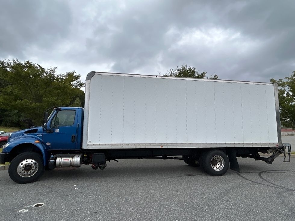 Medium Duty Box Truck-Light and Medium Duty Trucks-International-2022-MV607-Fitchburg-MA-166,920\n\t\tmiles-$ 53,250 - Image 4