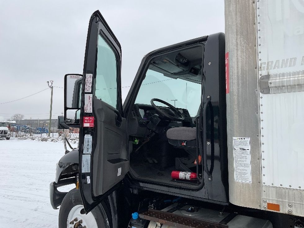 Medium Duty Box Truck-Light and Medium Duty Trucks-International-2022-MV607-Flint-MI-303,490\n\t\tmiles-$ 34,500 - Image 16