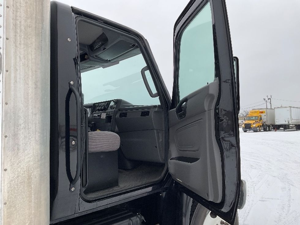 Medium Duty Box Truck-Light and Medium Duty Trucks-International-2022-MV607-Flint-MI-303,490\n\t\tmiles-$ 34,500 - Image 20