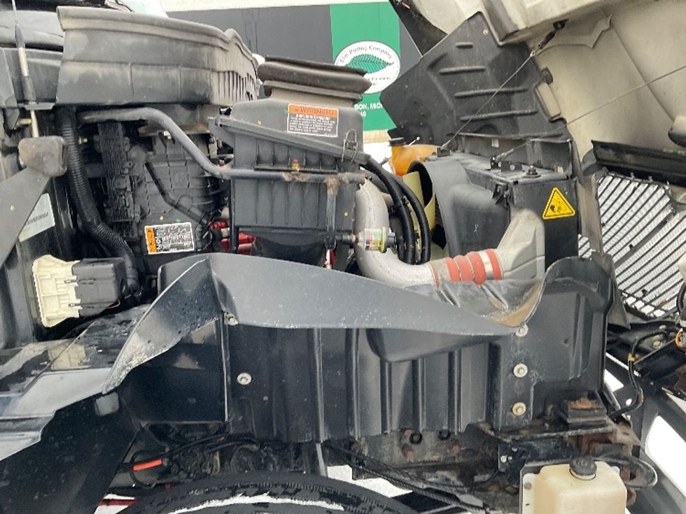 Medium Duty Box Truck-Light and Medium Duty Trucks-International-2022-MV607-Flint-MI-303,490\n\t\tmiles-$ 34,500 - Image 23