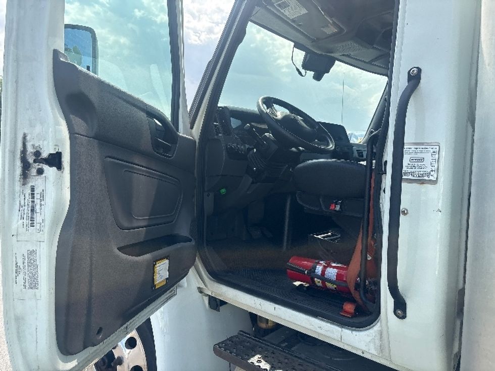 Medium Duty Box Truck-Light and Medium Duty Trucks-International-2022-MV607-Fontana-CA-155,639\n\t\tmiles-$ 68,500 - Image 16
