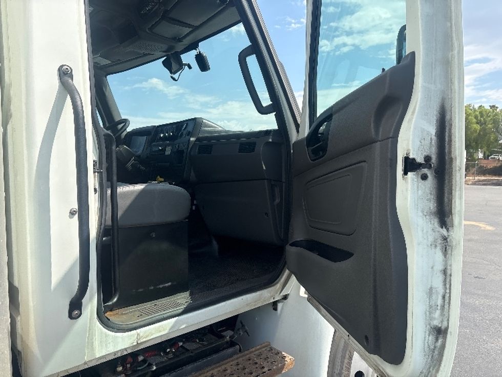 Medium Duty Box Truck-Light and Medium Duty Trucks-International-2022-MV607-Fontana-CA-155,639\n\t\tmiles-$ 68,500 - Image 20