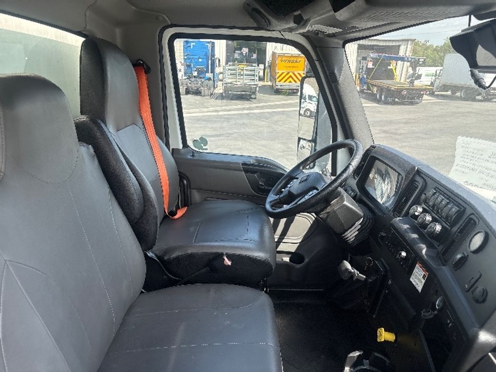 Medium Duty Box Truck-Light and Medium Duty Trucks-International-2022-MV607-Fontana-CA-155,639\n\t\tmiles-$ 68,500 - Image 22