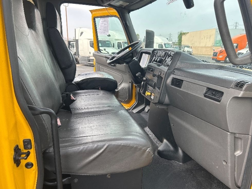 Medium Duty Box Truck-Light and Medium Duty Trucks-International-2022-MV607-Fontana-CA-220,527\n\t\tmiles-$ 46,000 - Image 18