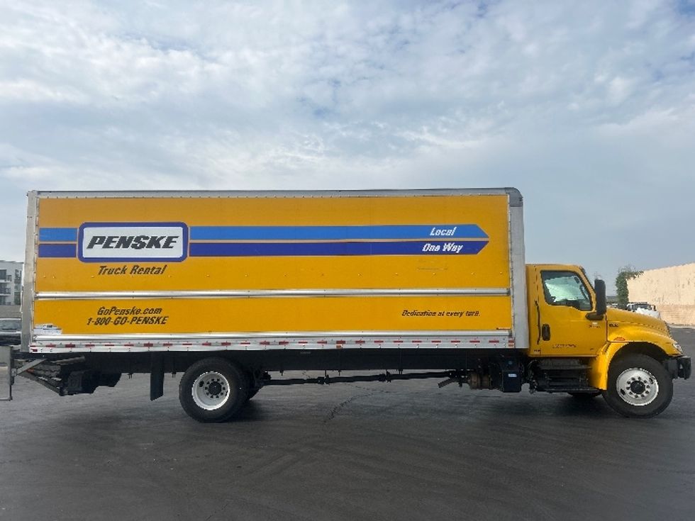 Medium Duty Box Truck-Light and Medium Duty Trucks-International-2022-MV607-Fontana-CA-220,527\n\t\tmiles-$ 46,000 - Image 4