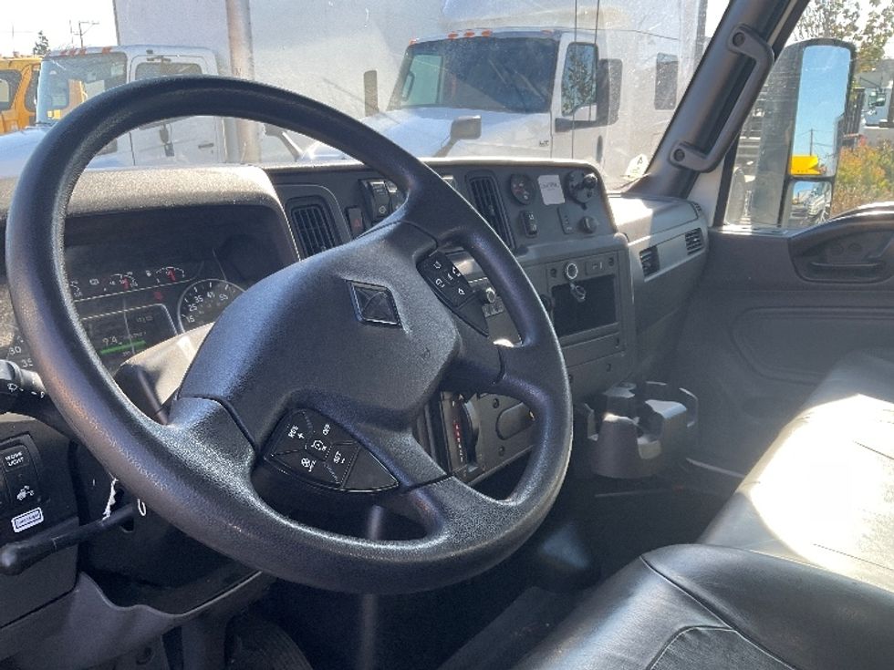 Medium Duty Box Truck-Light and Medium Duty Trucks-International-2022-MV607-Fontana-CA-221,550\n\t\tmiles-$ 51,250 - Image 17