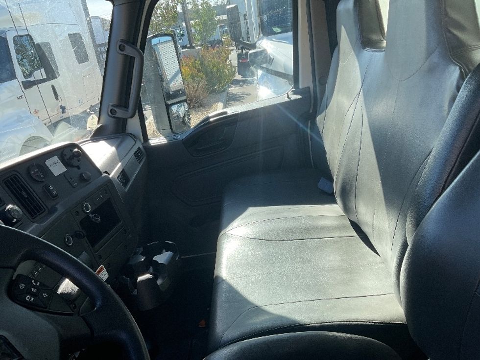 Medium Duty Box Truck-Light and Medium Duty Trucks-International-2022-MV607-Fontana-CA-221,550\n\t\tmiles-$ 51,250 - Image 19