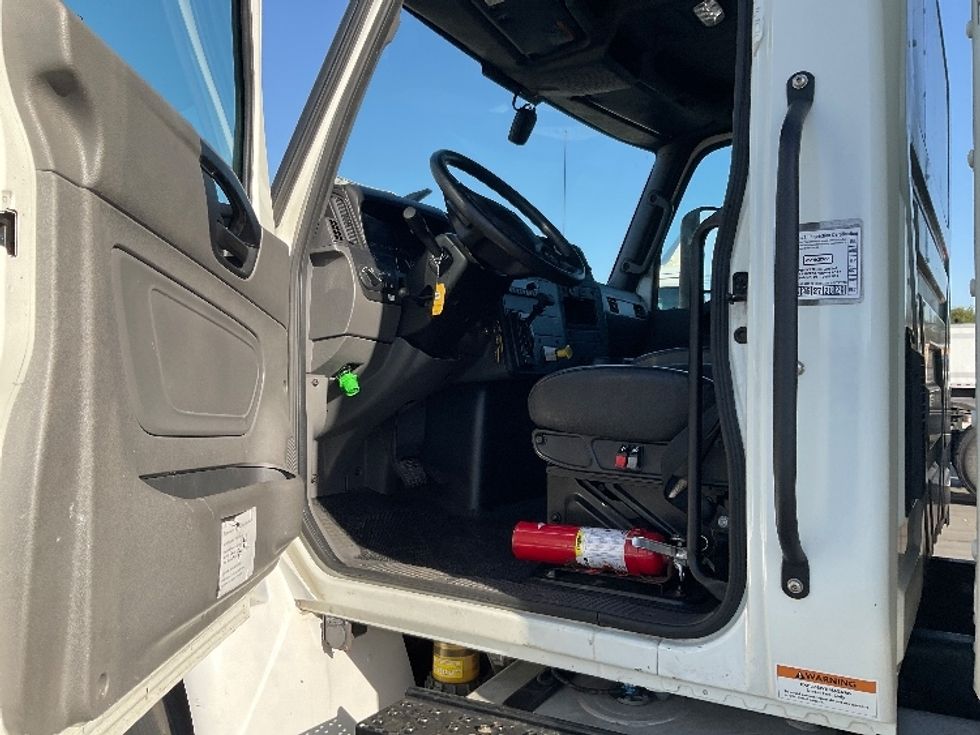 Medium Duty Box Truck-Light and Medium Duty Trucks-International-2022-MV607-Fontana-CA-250,707\n\t\tmiles-$ 41,000 - Image 16