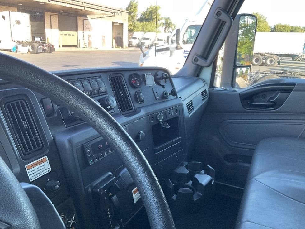 Medium Duty Box Truck-Light and Medium Duty Trucks-International-2022-MV607-Fontana-CA-250,707\n\t\tmiles-$ 41,000 - Image 17