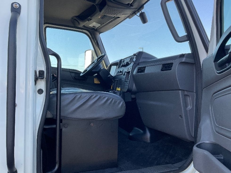 Medium Duty Box Truck-Light and Medium Duty Trucks-International-2022-MV607-Fontana-CA-250,707\n\t\tmiles-$ 41,000 - Image 20