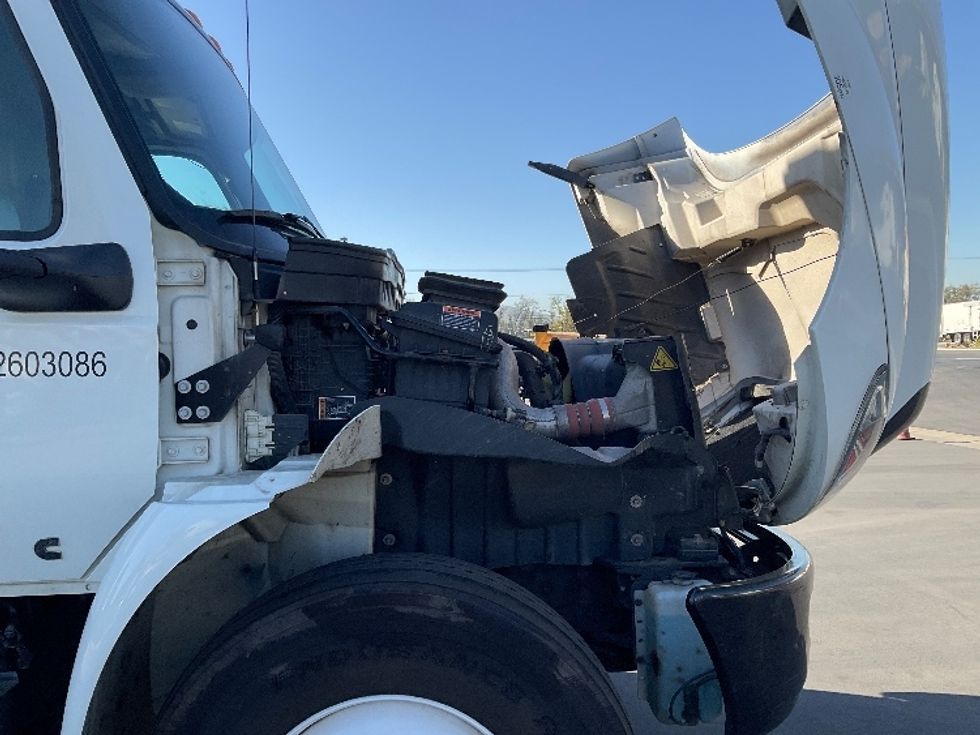 Medium Duty Box Truck-Light and Medium Duty Trucks-International-2022-MV607-Fontana-CA-250,707\n\t\tmiles-$ 41,000 - Image 23
